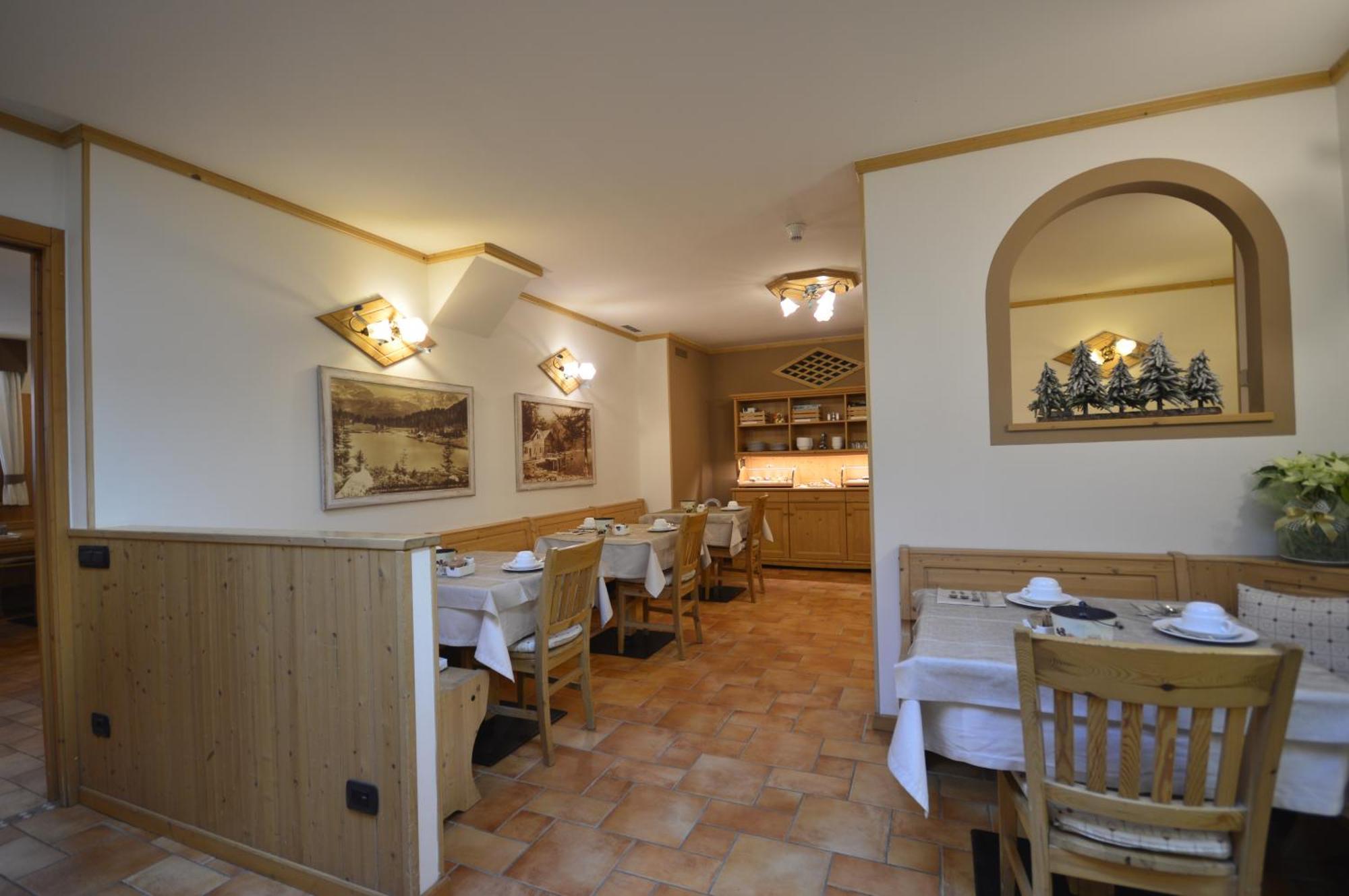 Hotel Garni Sant'Antonio Con Spa Madonna di Campiglio Exterior photo