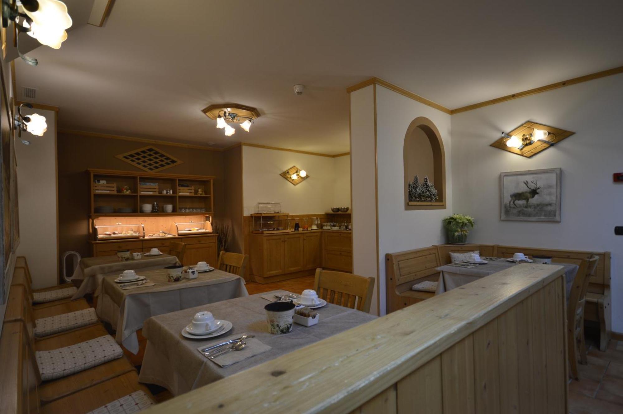 Hotel Garni Sant'Antonio Con Spa Madonna di Campiglio Exterior photo
