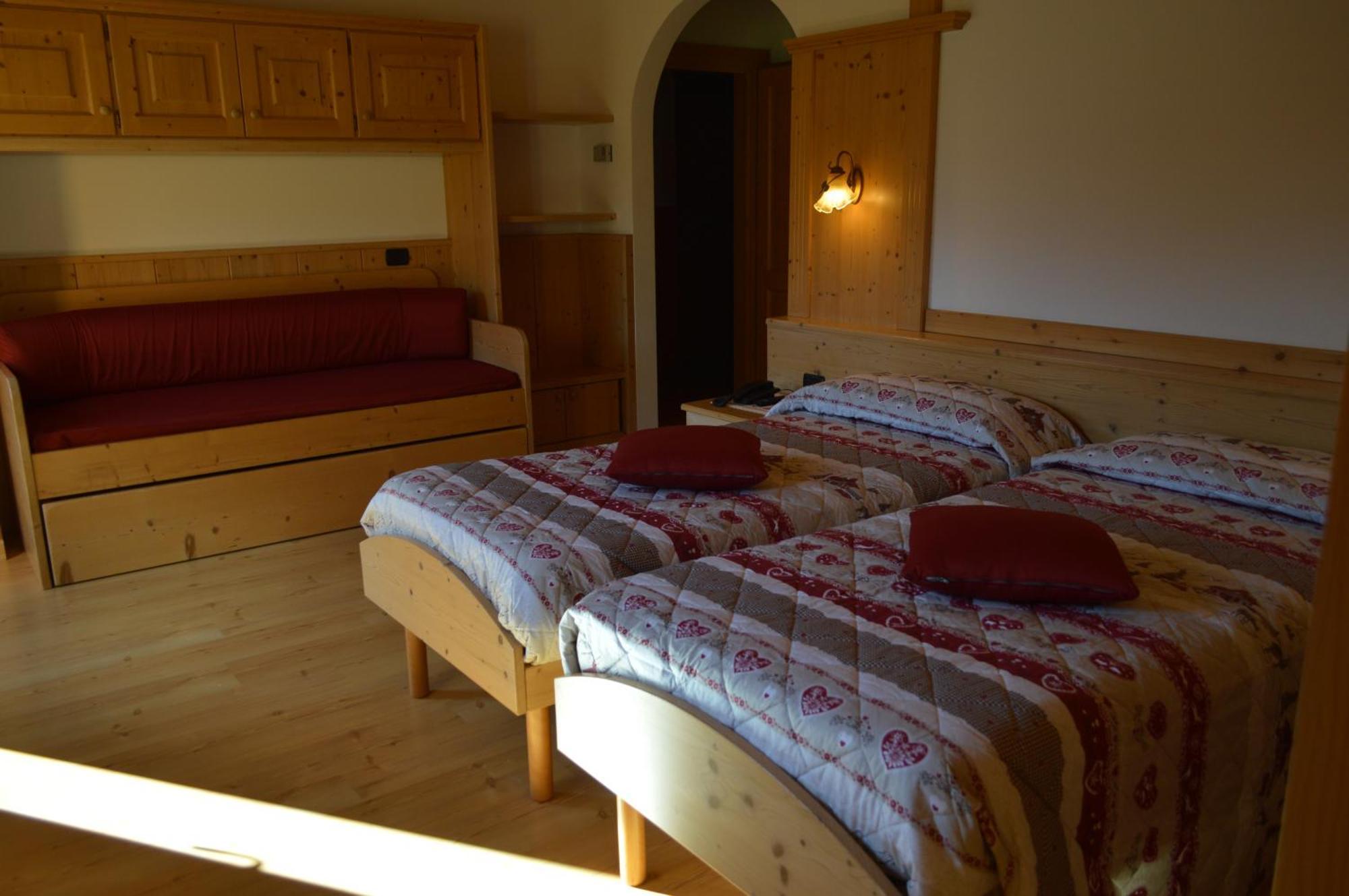 Hotel Garni Sant'Antonio Con Spa Madonna di Campiglio Exterior photo