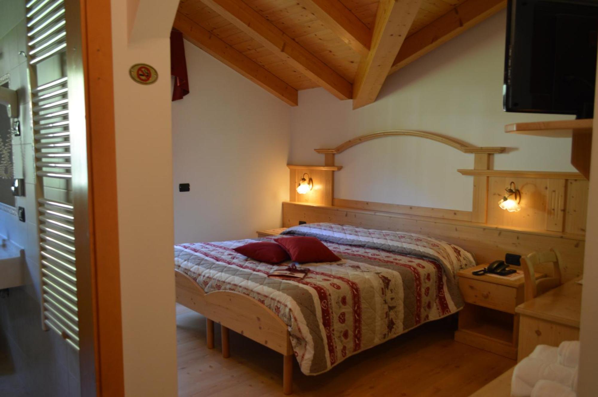 Hotel Garni Sant'Antonio Con Spa Madonna di Campiglio Exterior photo