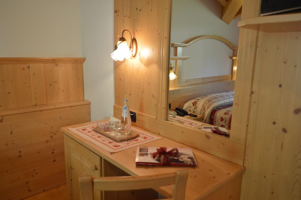 Hotel Garni Sant'Antonio Con Spa Madonna di Campiglio Exterior photo