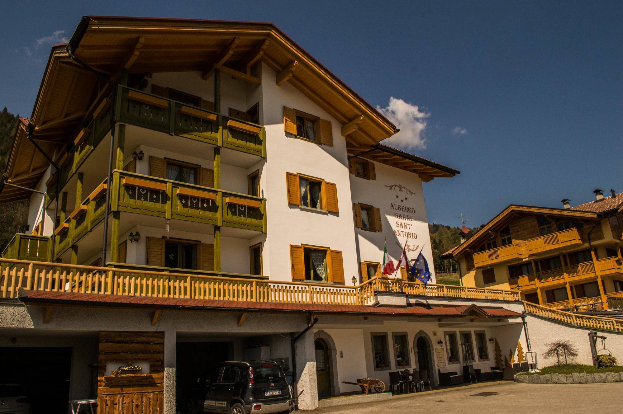 Hotel Garni Sant'Antonio Con Spa Madonna di Campiglio Exterior photo