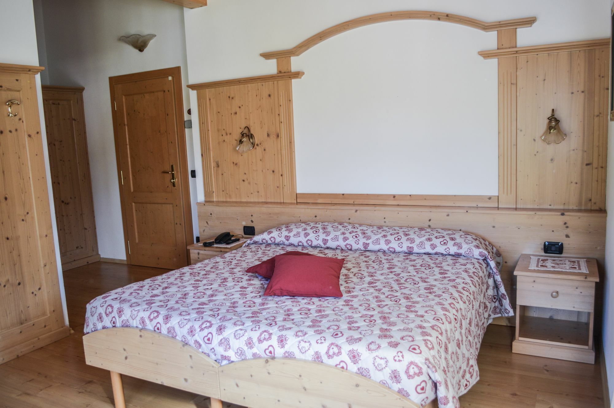 Hotel Garni Sant'Antonio Con Spa Madonna di Campiglio Exterior photo