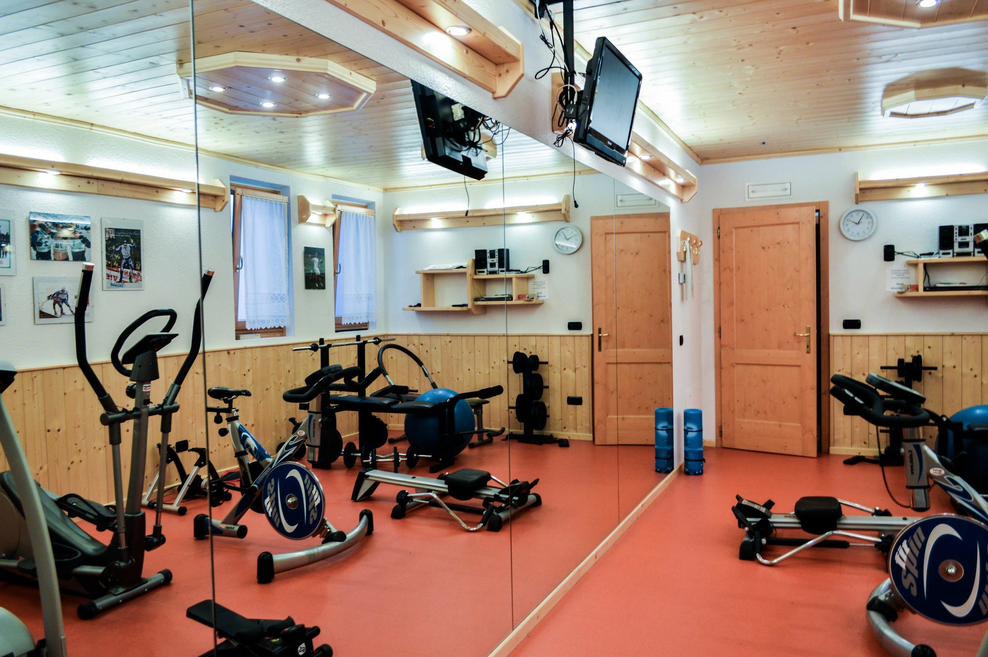 Hotel Garni Sant'Antonio Con Spa Madonna di Campiglio Exterior photo